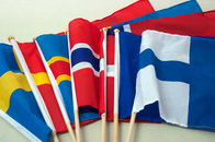 Handflagga Pinne Nation 30x45 cm